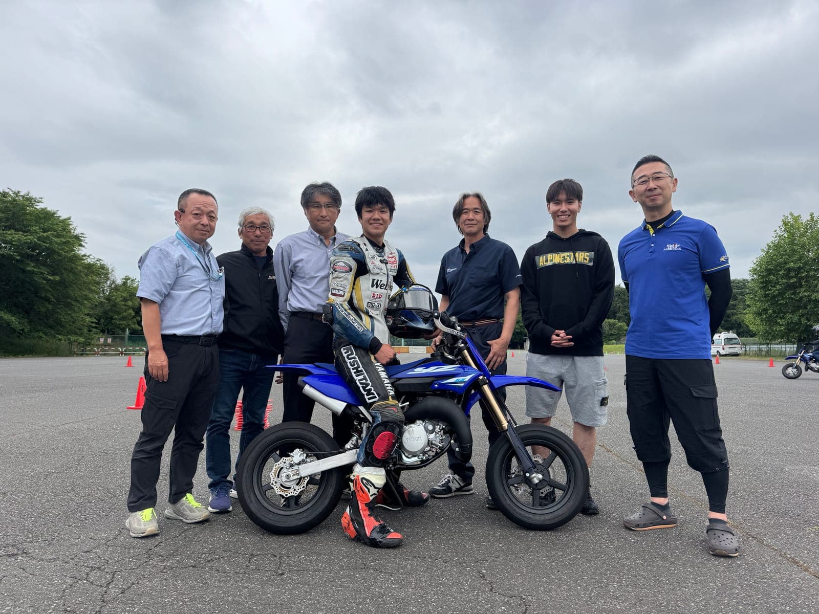 YRA を支える運営関係者の集合写真